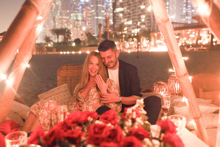 Experience a delightful evening under twinkling lights surrounded by stunning Dubai views as you savor a personalized dinner and create lasting memories with a private photoshoot.